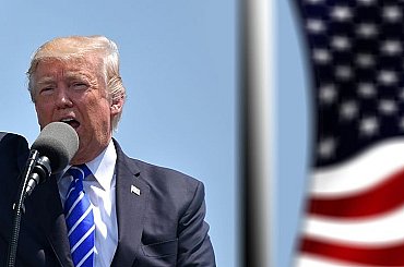 Trump chce po nástupe meniť energetickú politiku. Súčasťou bude rozšírenie vývozu LNG a zvýšenie ťažby ropy