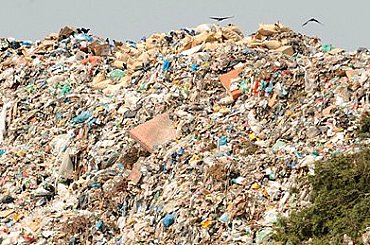 Odvoz nelegálního německého odpadu z Jiříkova začal, skončit má příští týden