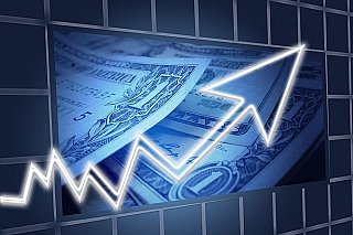 Světová poptávka po ropě letos podle odhadu agentury IEA poroste více